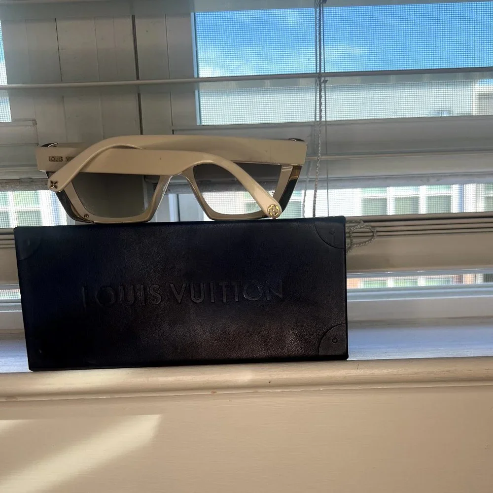 Louis Vuitton Moon Cat Eye Sunglasses Creme Monogram Temples - Picture 2 of 10